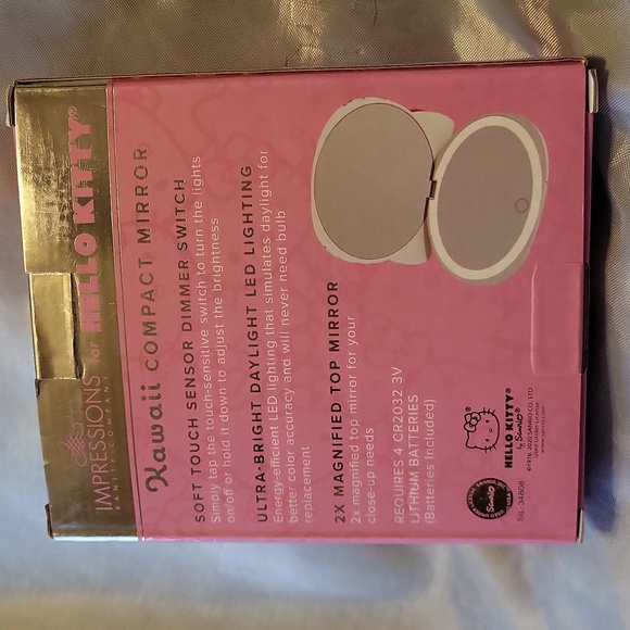 Hello Kitty light up Kawaii compact mirror - Picture 2 of 2